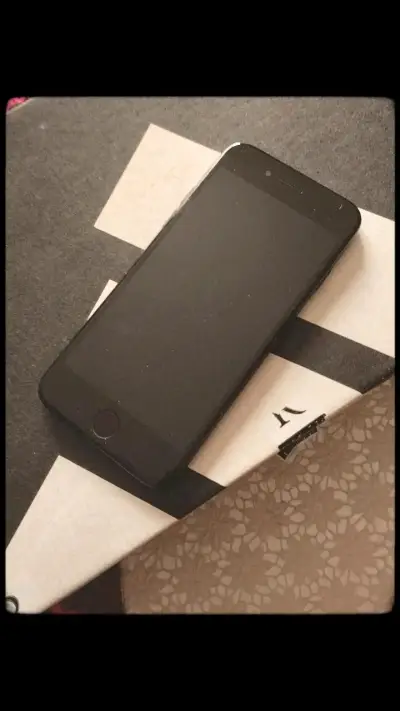 iPhone 7 negro en buen estado - miniatura 2