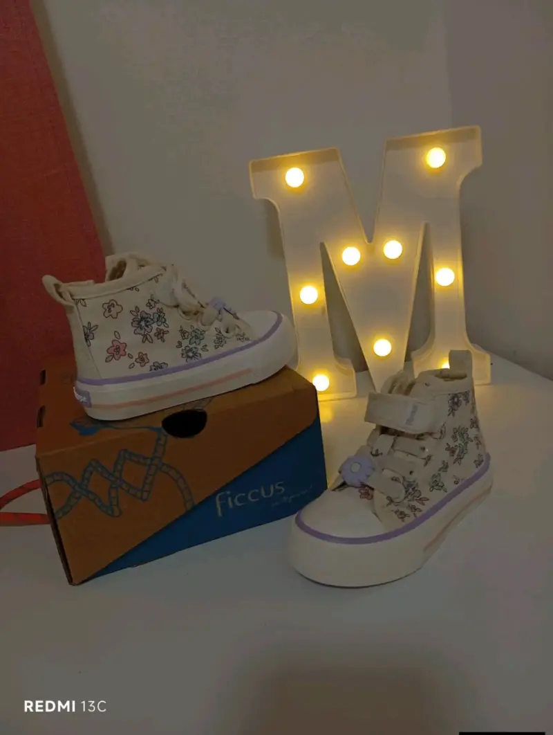 Zapatillas infantiles Ficcus con diseño floral - 1
