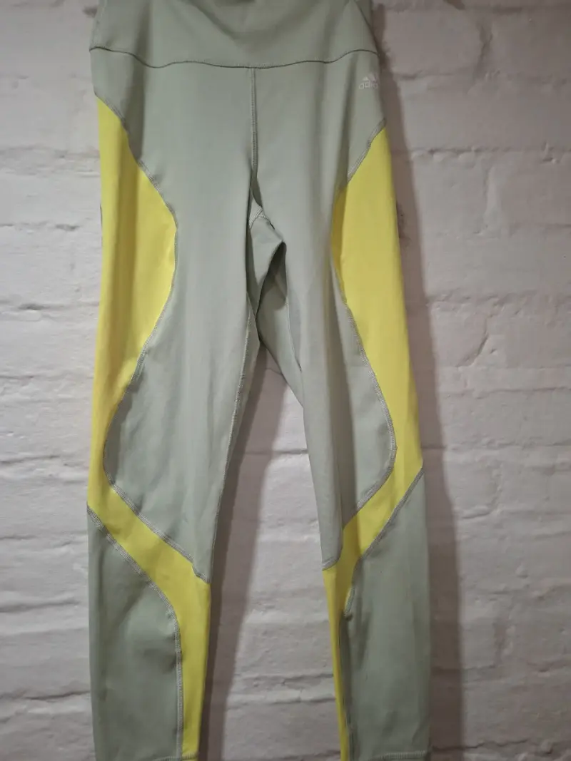 Leggings deportivos Adidas gris y amarillo