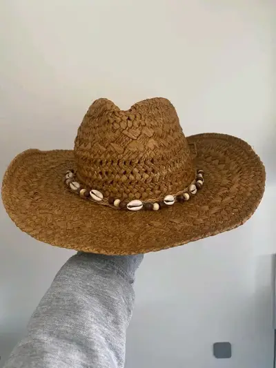 Sombrero vaquero de paja con conchas - miniatura 1