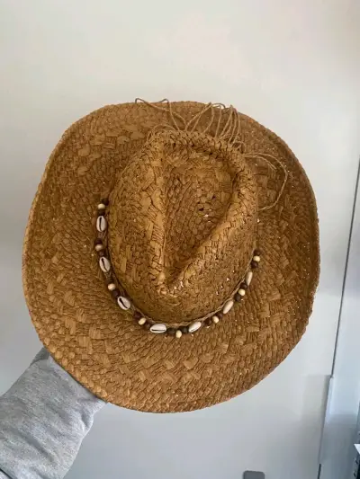 Sombrero vaquero de paja con conchas - miniatura 2