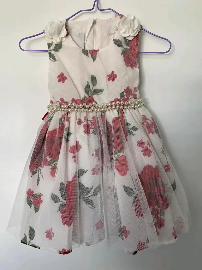Vestido infantil floral con detalles de perlas - 1