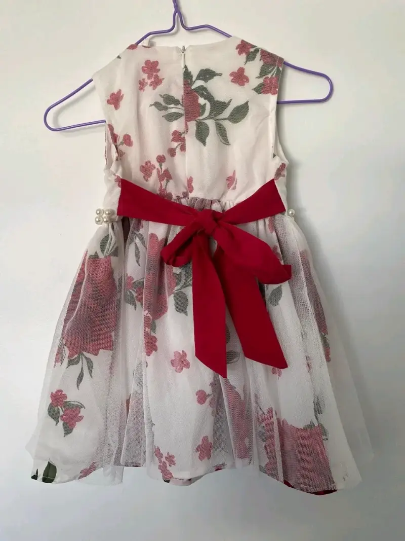 Vestido infantil floral con detalles de perlas - 2