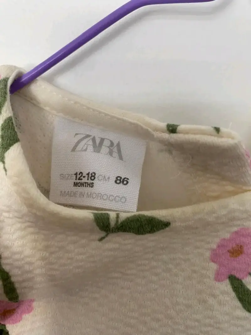 Vestido infantil con flores rosadas - 3