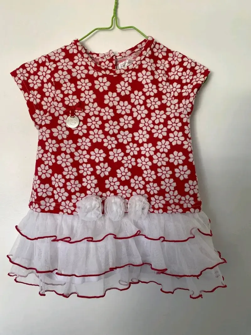 Vestido infantil rojo con flores y volantes - 1
