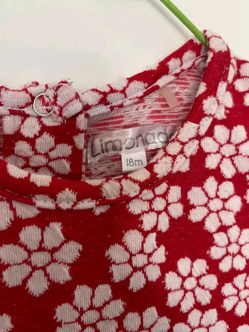Vestido infantil rojo con flores y volantes - 3