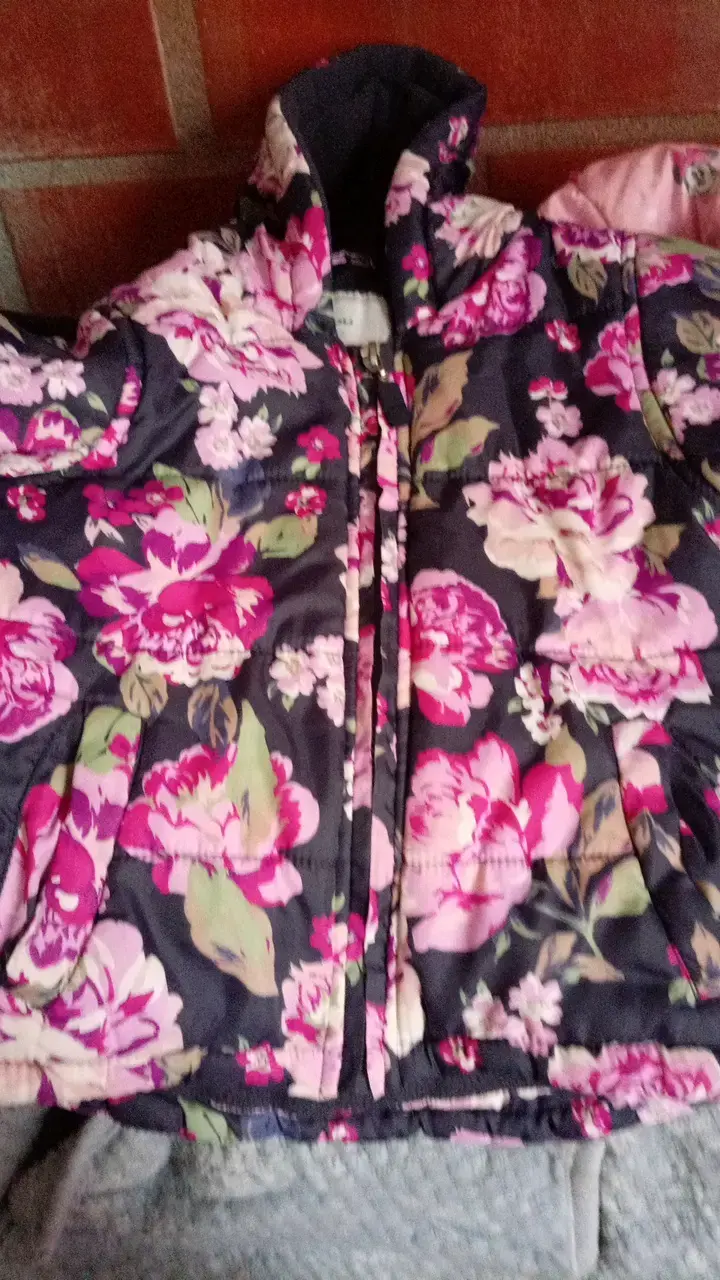 Chaqueta floral para niña