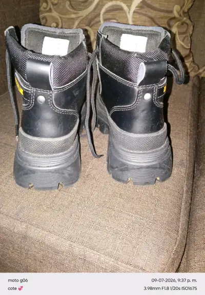 Botas CAT negras de cuero resistentes - miniatura 5