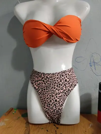 Bikini bandeau naranja y estampado leopardo - miniatura 1