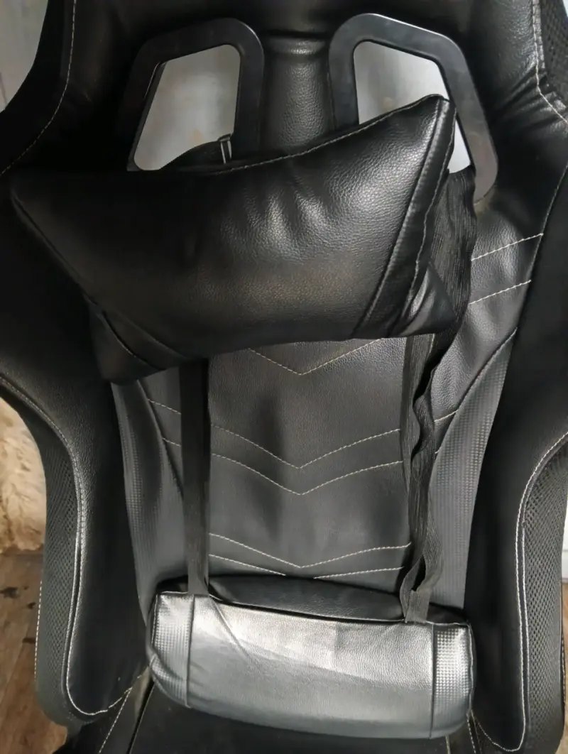 Silla gamer ergonómica negra con cojín lumbar - 2