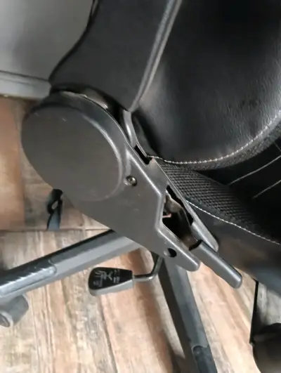Silla gamer ergonómica negra con cojín lumbar - miniatura 5