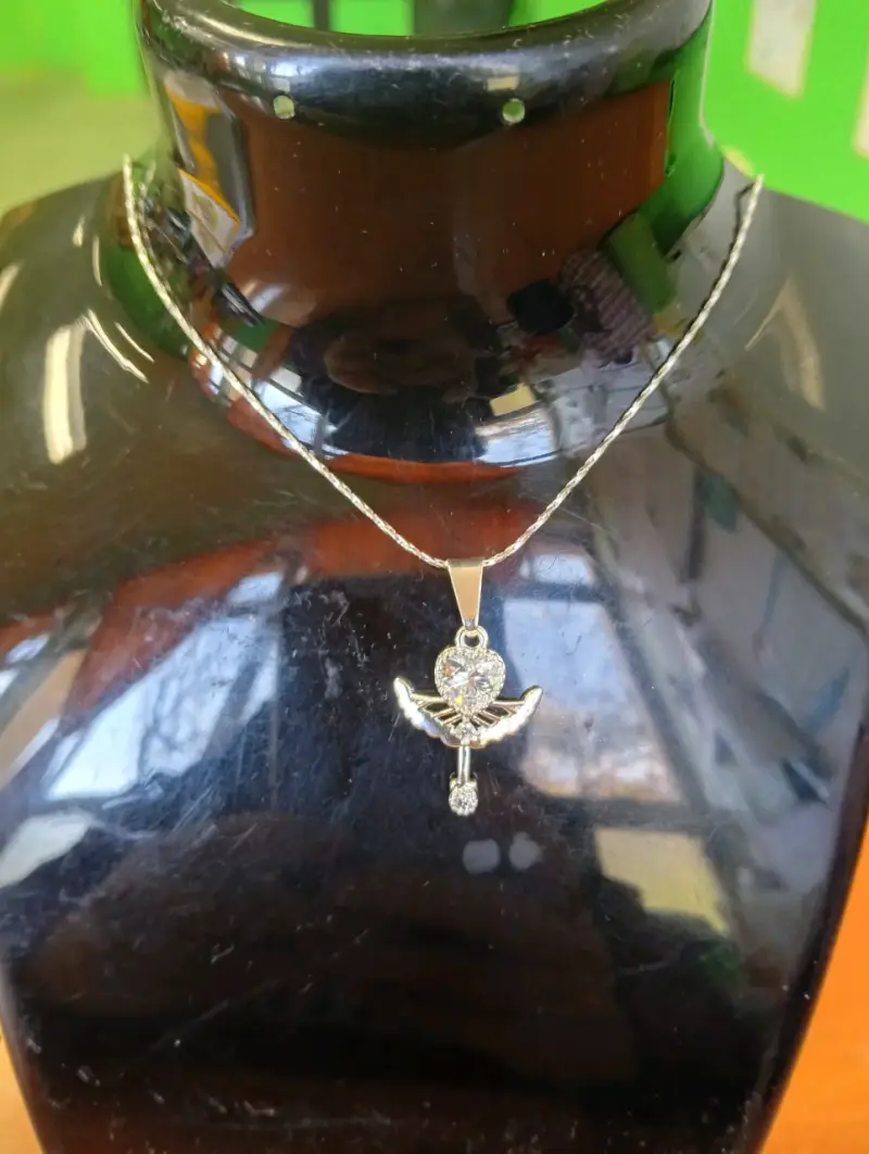 Colgante de plata con diseño de ángel y corazón - 1