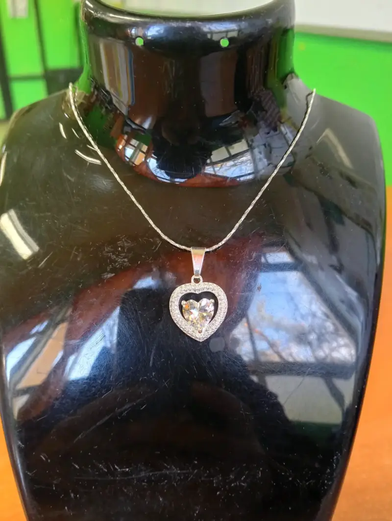 Colgante de plata con diseño de ángel y corazón - 2