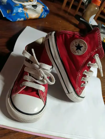 Zapatillas rojas para niños estilo botín - miniatura 3