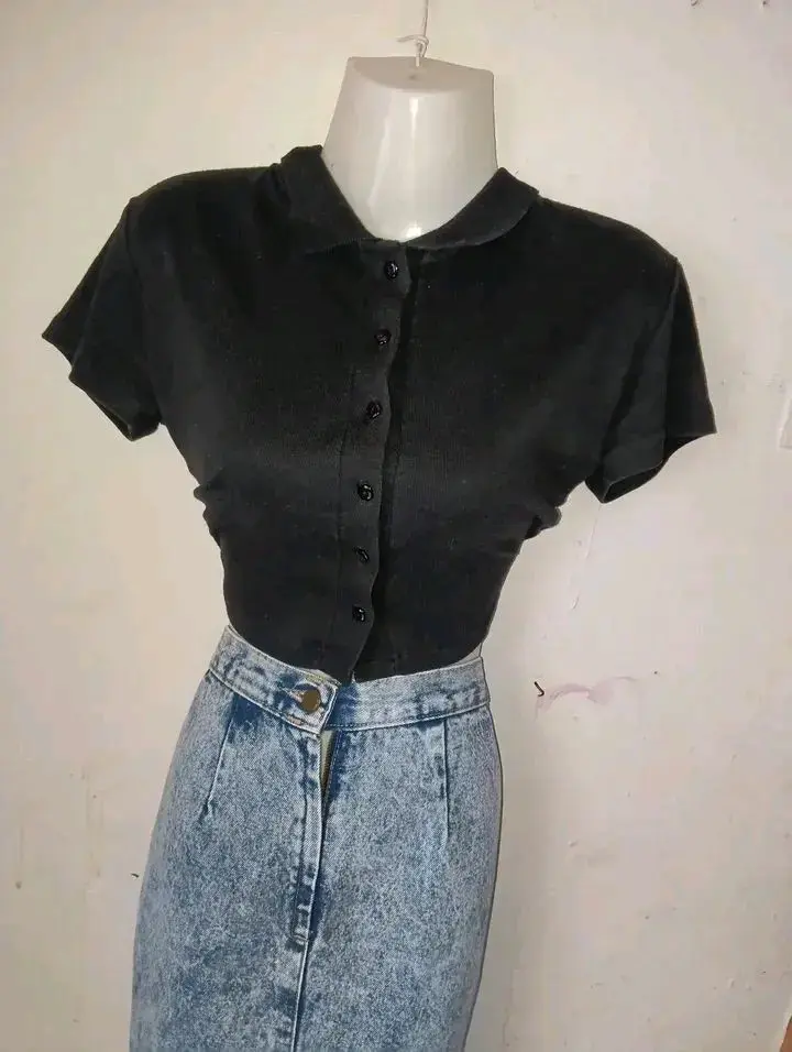 Falda de mezclilla azul con botones - 2