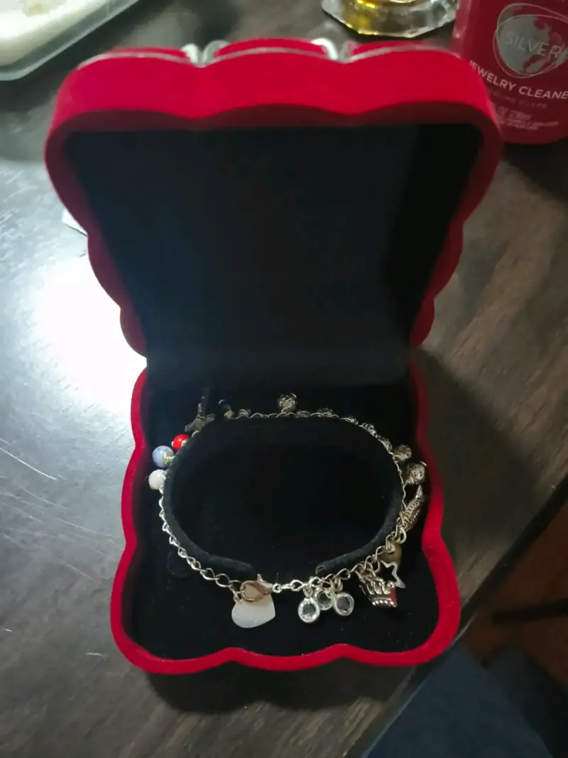 Set de cajas de joyería rojas con diseño metálico - 2