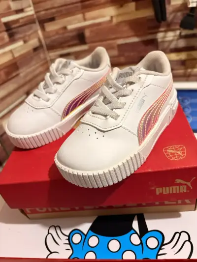 Zapatillas infantiles Puma blancas con detalles coloridos - miniatura 1