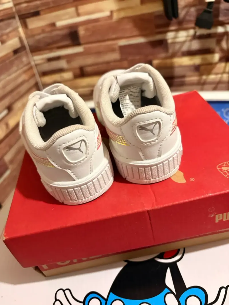 Zapatillas infantiles Puma blancas con detalles coloridos - 3