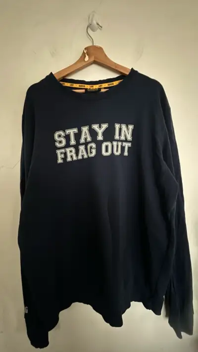 Polerón azul con estampado 'Stay In Frag Out' - miniatura 1