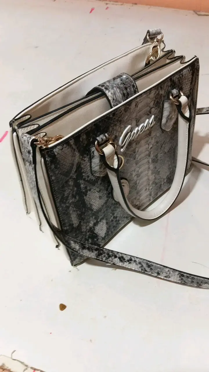 Cartera Guess estampado serpiente - 2