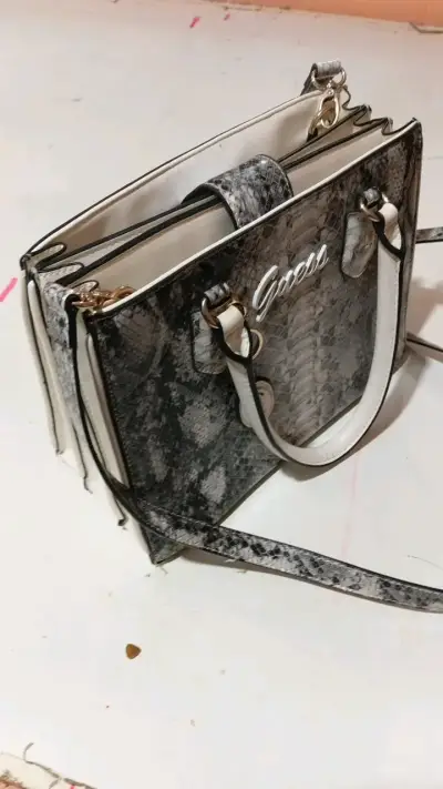 Cartera Guess estampado serpiente - miniatura 2