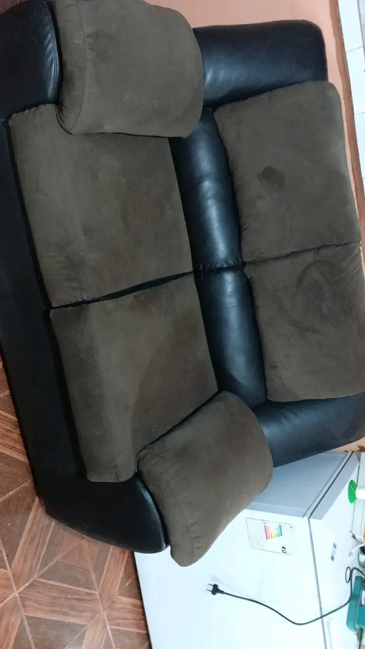 Sofá reclinable de dos plazas en cuero y tela - 1