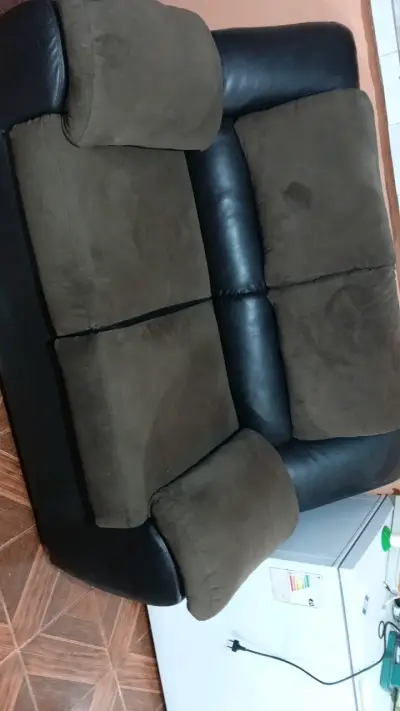 Sofá reclinable de dos plazas en cuero y tela - miniatura 1