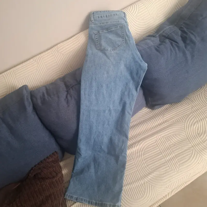 Jeans de mezclilla azul para mujer - 2