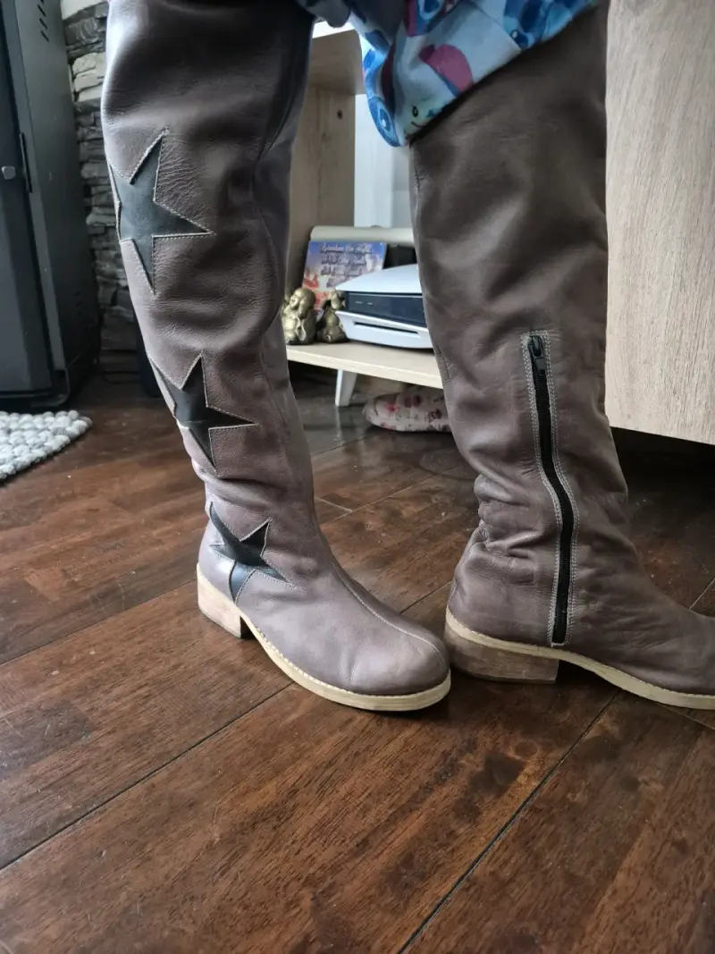 Botas largas de cuero con estrellas - 3