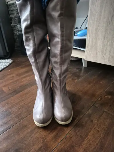 Botas largas de cuero con estrellas - miniatura 6