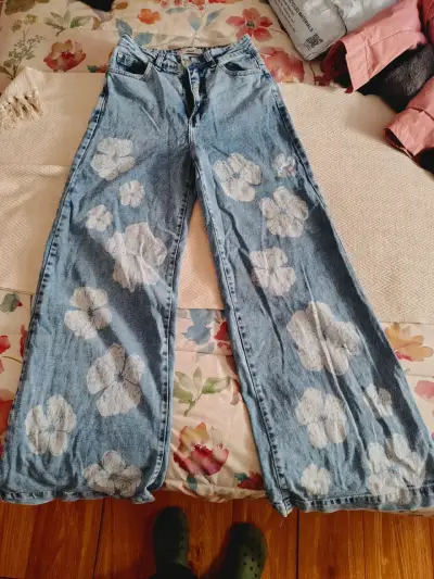 Jeans anchos con estampado floral - miniatura 2