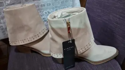 Botines beige Kimera con tachas - miniatura 1