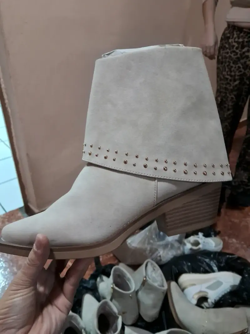 Botines beige Kimera con tachas - 2