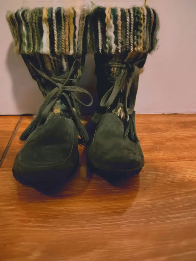 Botas de gamuza con tejido multicolor - 2