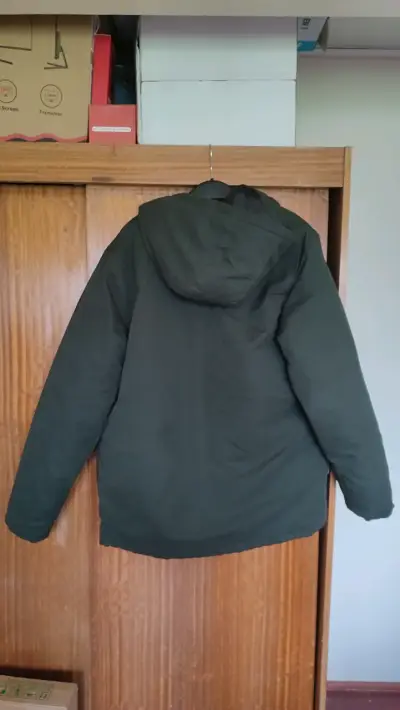 Chaqueta Maui impermeable verde con gorro - miniatura 3