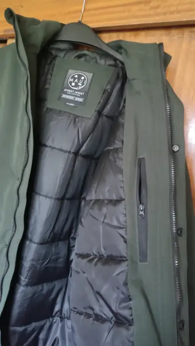 Chaqueta Maui impermeable verde con gorro - miniatura 4