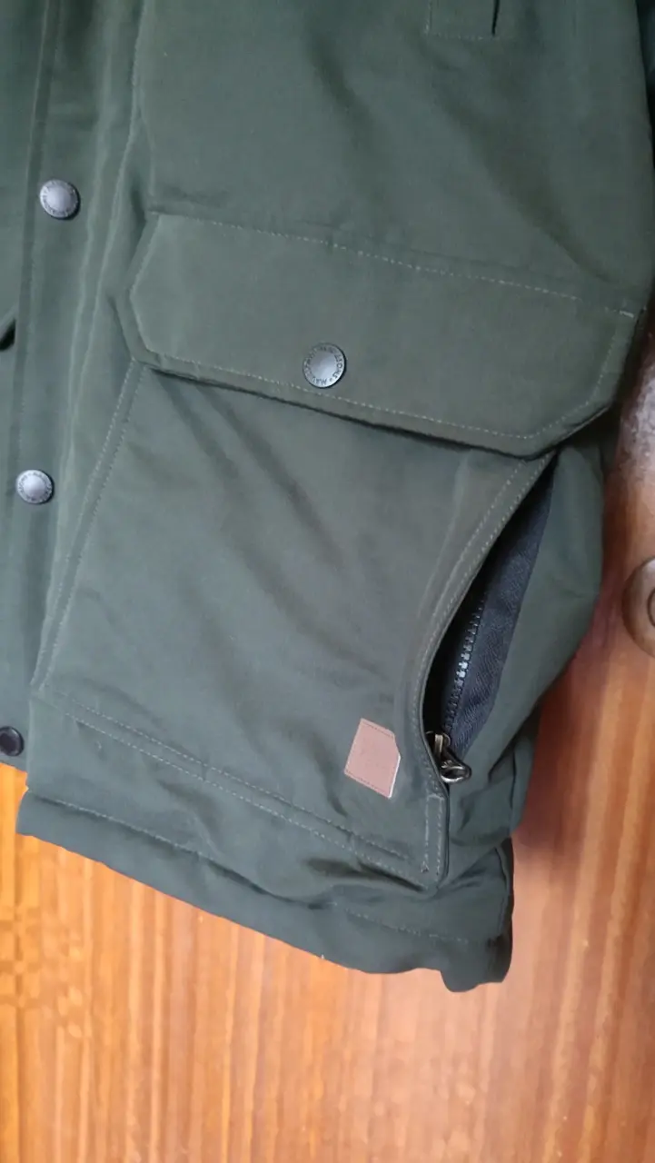 Chaqueta Maui impermeable verde con gorro - 5