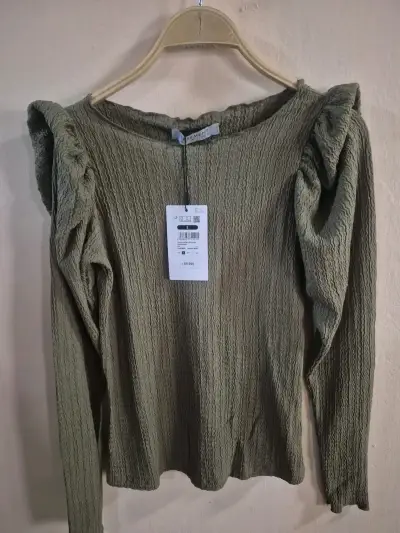 Blusa morada con volantes de encaje - miniatura 2