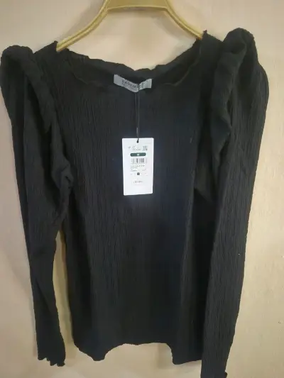 Blusa morada con volantes de encaje - miniatura 3