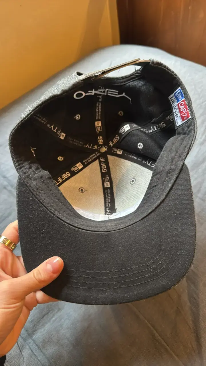 Gorro Oakley gris estilo casual - 2