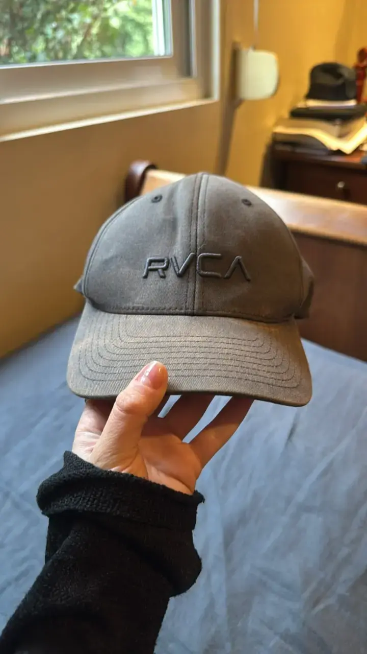 Gorra RVCA gris casual unisex - 4