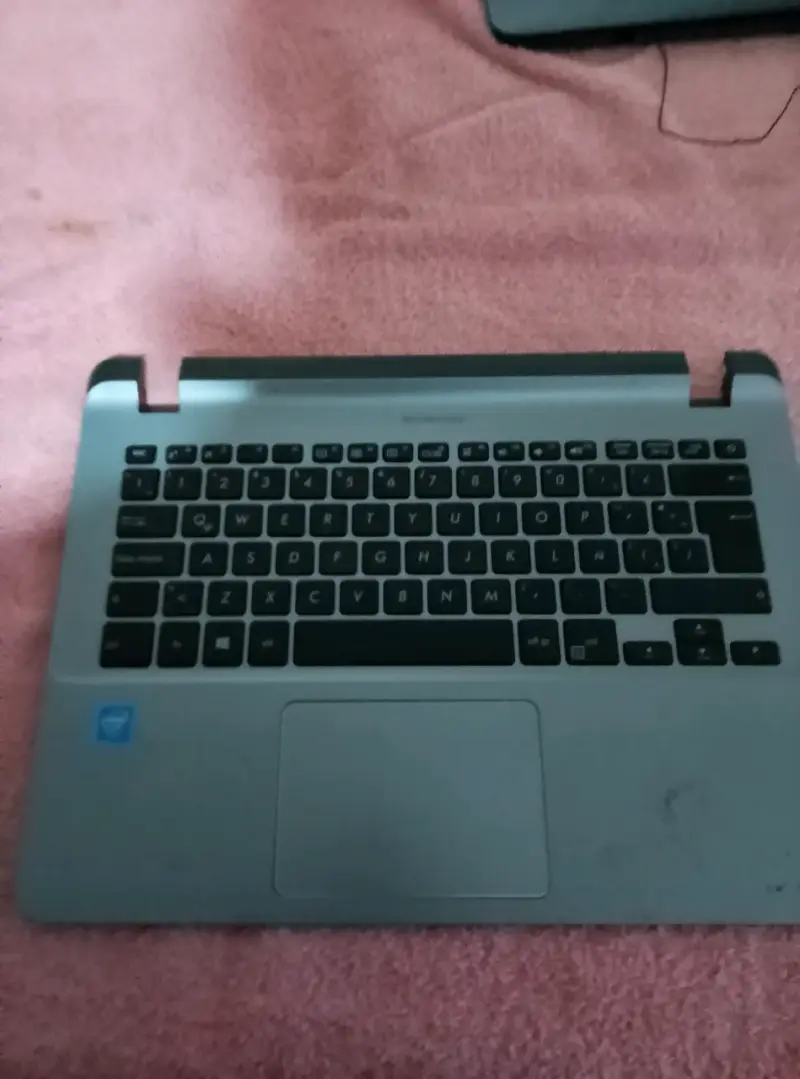 Pantalla ASUS x407 con carcaza - 2
