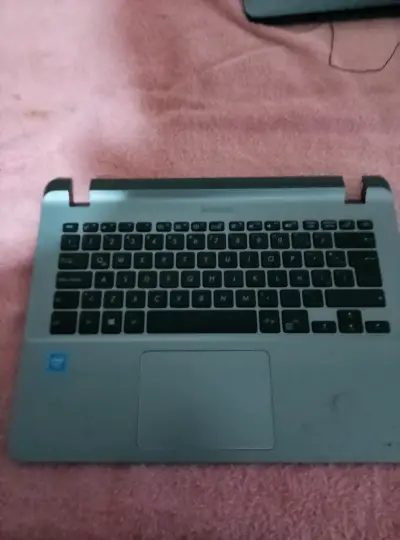 Pantalla ASUS x407 con carcaza - miniatura 2