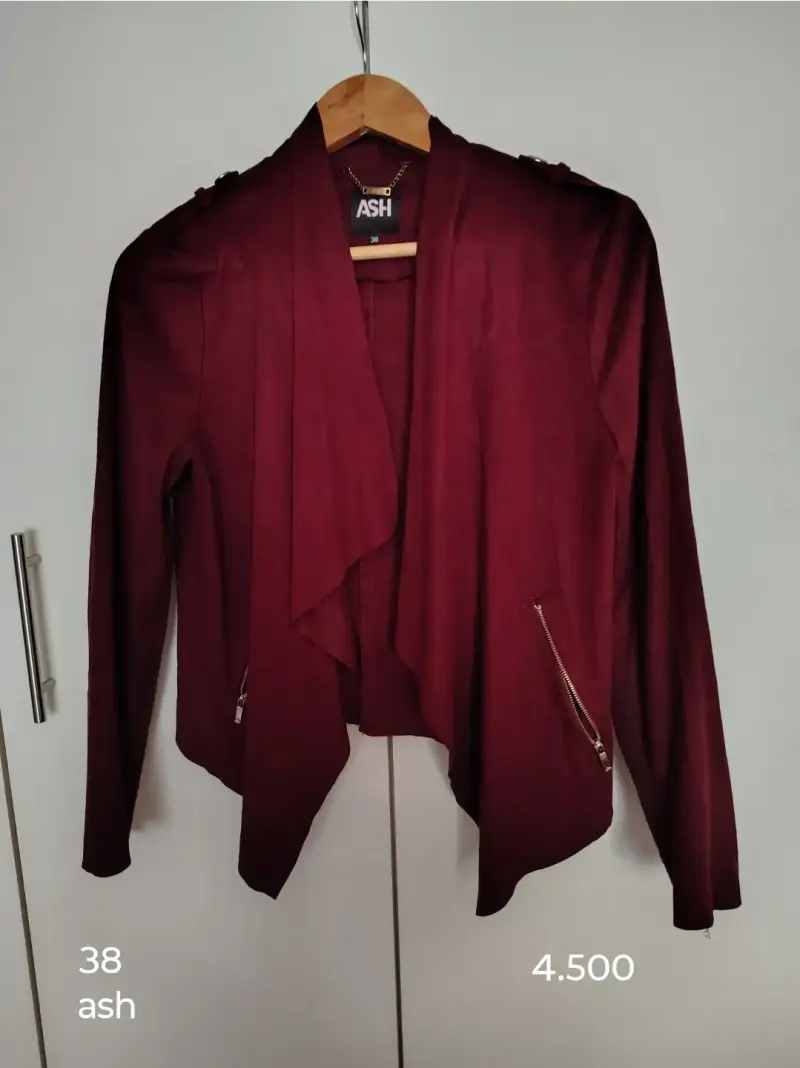 Chaqueta burdeos ASH con cierre decorativo