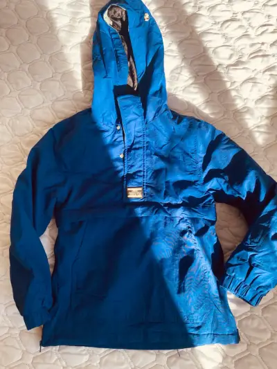 Cortaviento azul con capucha para niño - miniatura 1