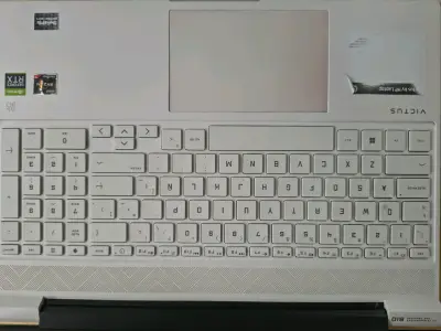 Laptop HP Victus 15 pulgadas blanca - miniatura 3