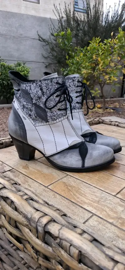 Botines de cuero 100% Simen en blanco y negro - miniatura 1