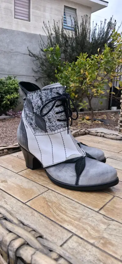 Botines de cuero 100% Simen en blanco y negro - miniatura 2