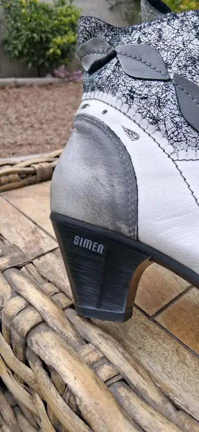 Botines de cuero 100% Simen en blanco y negro - miniatura 3