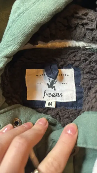 Polerón verde Froens con gorro y botones - miniatura 3